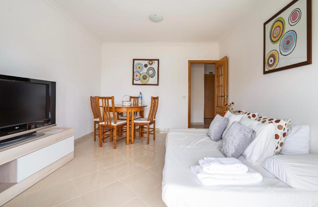 Quarteira Beach House Extérieur photo